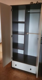 Šatní skříň a knihovna Klups - 3
