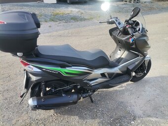 Kawasaki J300 - 3