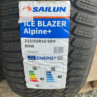 Nove Zimni pneu 215/65 R16 98H Sailun - 3