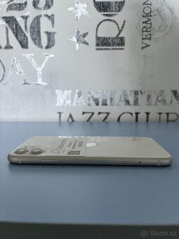 iPhone 11, bílá barva - 3