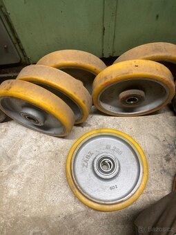 Polyuretanové - Litinová kolečka - 3