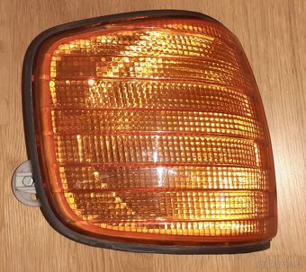 Predám pravé svetlo a blinker na Mercedes W126 - 3