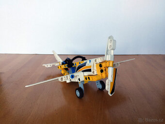 lego 42044 / Technic / Výstavní akrobatická stíhačka - 3