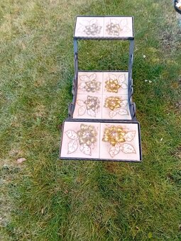 kovový květinový stolek - 3