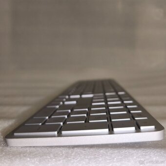 Bezdrátová klávesnice HP 970 programmable CZ podsvícená - 3