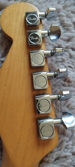 Fender Stratocaster - 3
