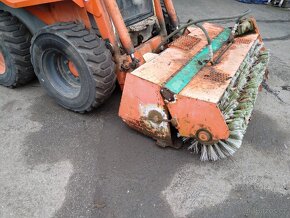 Locust - půjčovna techniky a přídavného zařízení - 3