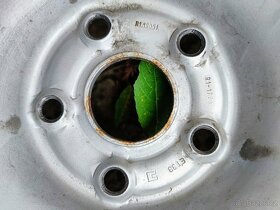 Plechové disky R16 ET33 VW Tiguan + zimní pneu Goodyear Ultr - 3