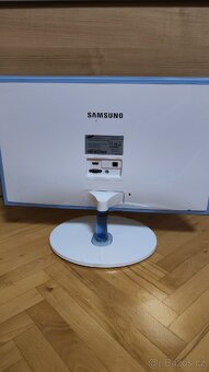 Prodám FullHD monitor Samsung 24 palců - 3