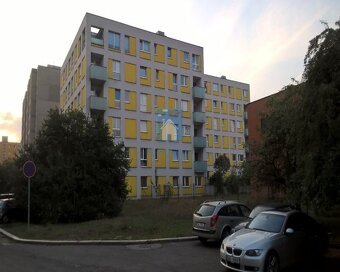 Pronájem garážového stání Praha 8, ulice U Slovanky, 12 m2 - 3