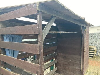 Dřevník s prostorem na popelnici - 3