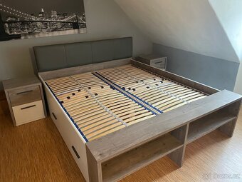 Manželská postel s nočními stolky - 3