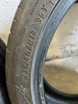 235/40R18 - 3