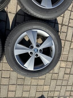ORIGINÁL Alu Škoda Velorum R16, 5x112 - TOP STAV, LETNÍ PNEU - 3