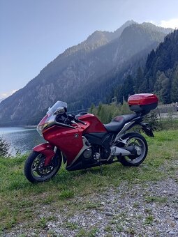 Honda VFR 1200F - 3