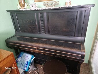 Kuchyňský kredenc, horní skříňky kuch. Linky a pianino - 3