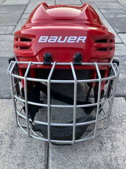 Hokejová mládežnická helma BAUER s mřížkou – TOP stav - 3