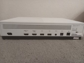 Xbox One S + Fifa 15 + EAFC 24 + Bily Ovladač - 3