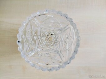 Křišťálová váza jenom pro umele kytky - 3