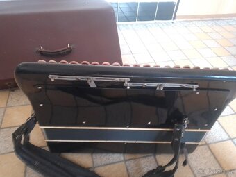 Prodám harmoniku chramatika 120 basů - 3