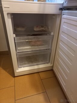 Lednice Beko RCSA240K40SN - 3