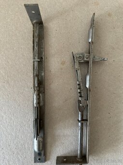 Kování - záklopka dvěří - 3