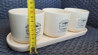 3 keramické květináče s táckem - 3