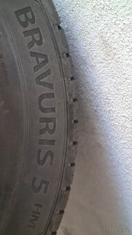Letní pneu 195/65R15 Barum Bravuris 5 4x8mm - 3