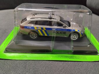 Škoda Superb combi III policie 1:43 - 3