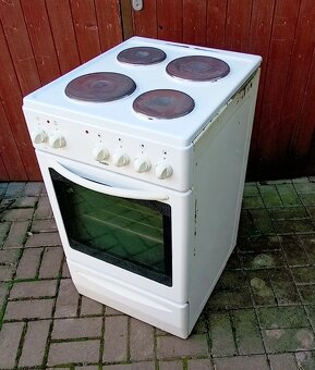 Elektrický sporák Mora typ 3430.1000 litinové plotny - 3