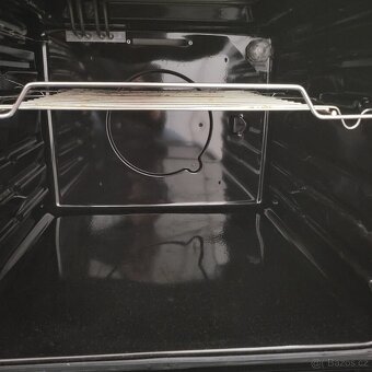 ČERVENÝ A tř. sporák Amica sklokeramický, PĚKNÝ - 3