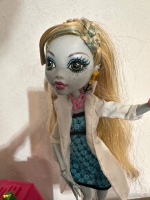 Lagoona blue Science lab Monster high - 3