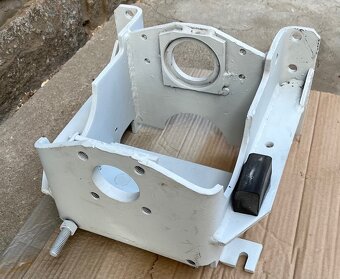 Konzola přední nápravy Zetor - 3