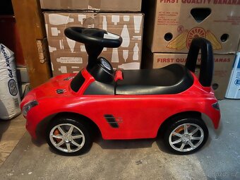 Cervene Mercedes Benz odrazedlo pro deti - 3