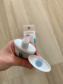 L’Oréal Paris Bright Reveal rozjasňující tónovací fluid - 3