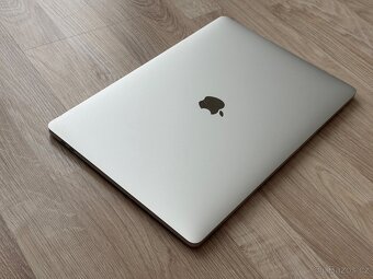 Apple Macbook Pro 15 Touch Bar - Silver - ČTĚTE - 3