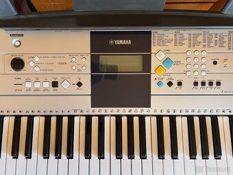 Klávesy Yamaha PSR-E323 - 3