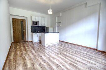 Prodej bytu 2+kk, 45 m² s balkónem, Pardubice - centrum. - 3