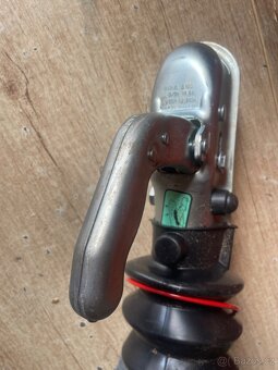 Nájezdová brzda KNOTT KF20 na V Oj - 3