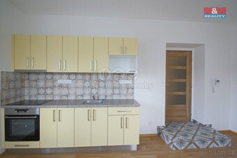 Pronájem bytu 1+kk, 37m², Hradec Králové, ul. Bratří Štefanů - 3