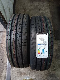Zimní pneu 205/65/16c barum - 3