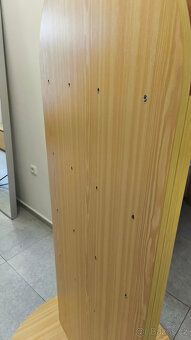 Prodejní stojan + stolek + 2x police - 3