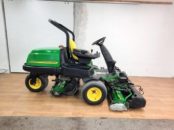 Vřetenová sekačka John Deere 2500A - 3