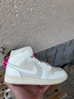 Jordan 1 mid legend light brown - 3