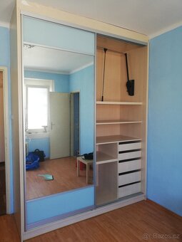 Vestavná skříň s posuvnými zrcadly - 3