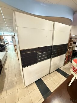 Šatní skříň s posuvnými dveřmi 230 cm - 3