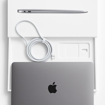 Macbook Air 13 palců M1 chip 8 GB RAM 256 SSD 30 cyklů - 3