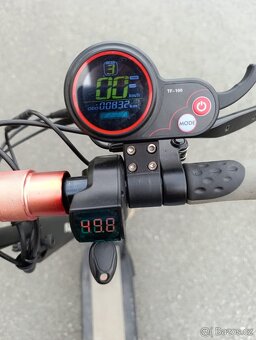 Elektrokoloběžka - nepojízdná (náhradní díly) - 3