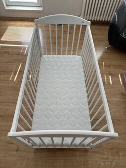 Postýlka + matrace + 3x nepromokavá prostěradla - 3