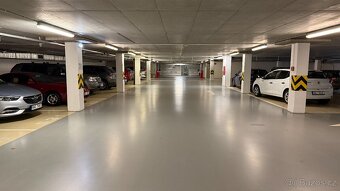 Pronájem garážového stání – Praha 8, Troja ul. Hnězdenská - 3